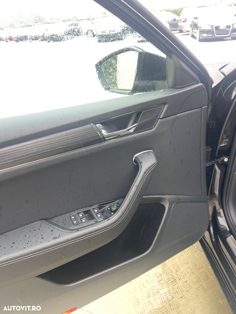 Skoda Superb 2.0 TDI DSG Premium Edition - 30