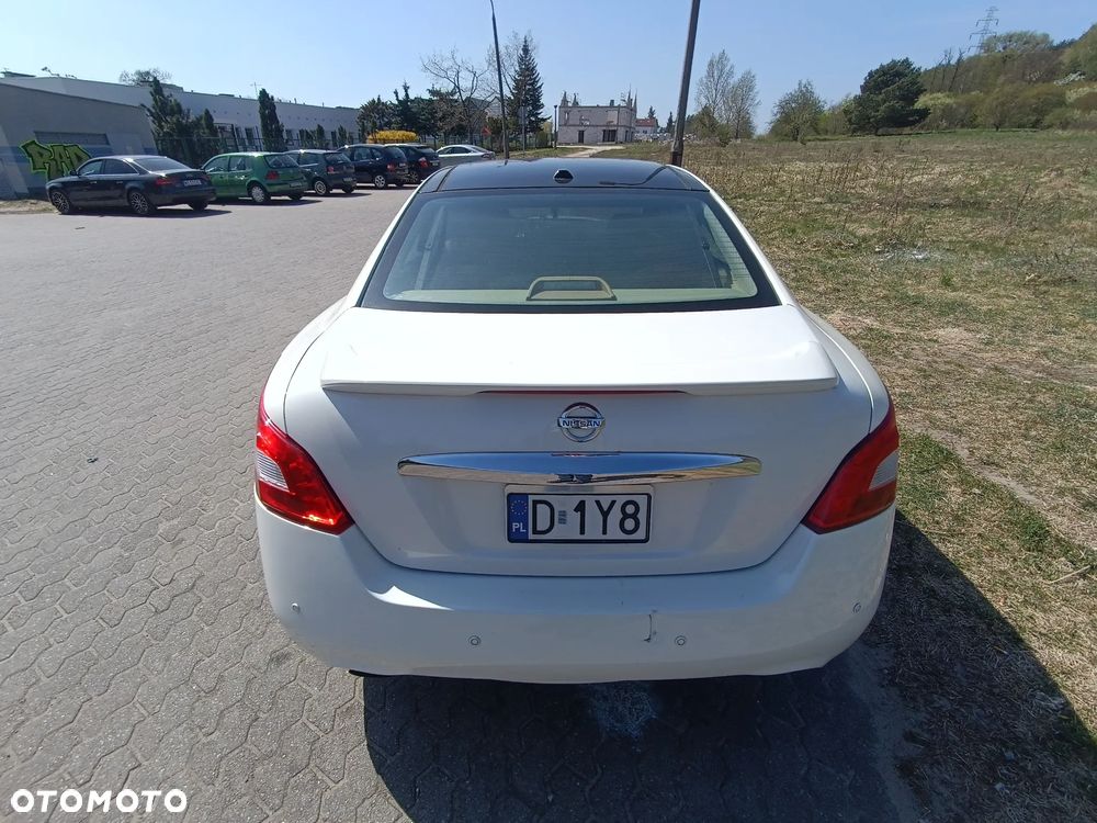 Nissan Maxima - 8