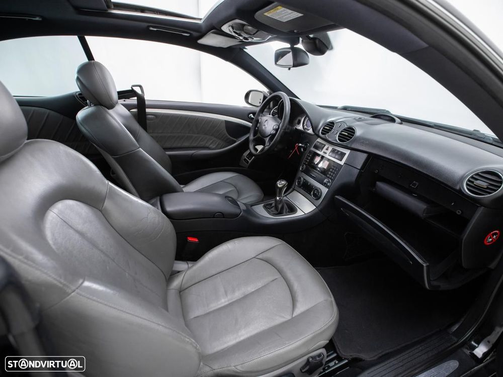 Mercedes-Benz CLK 220 - 10