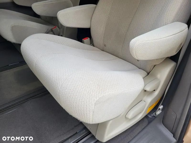 Toyota Sienna 3.5 V6 SE - 22