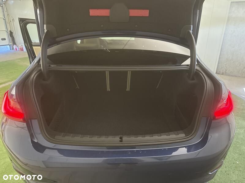 BMW Seria 3 318i - 23