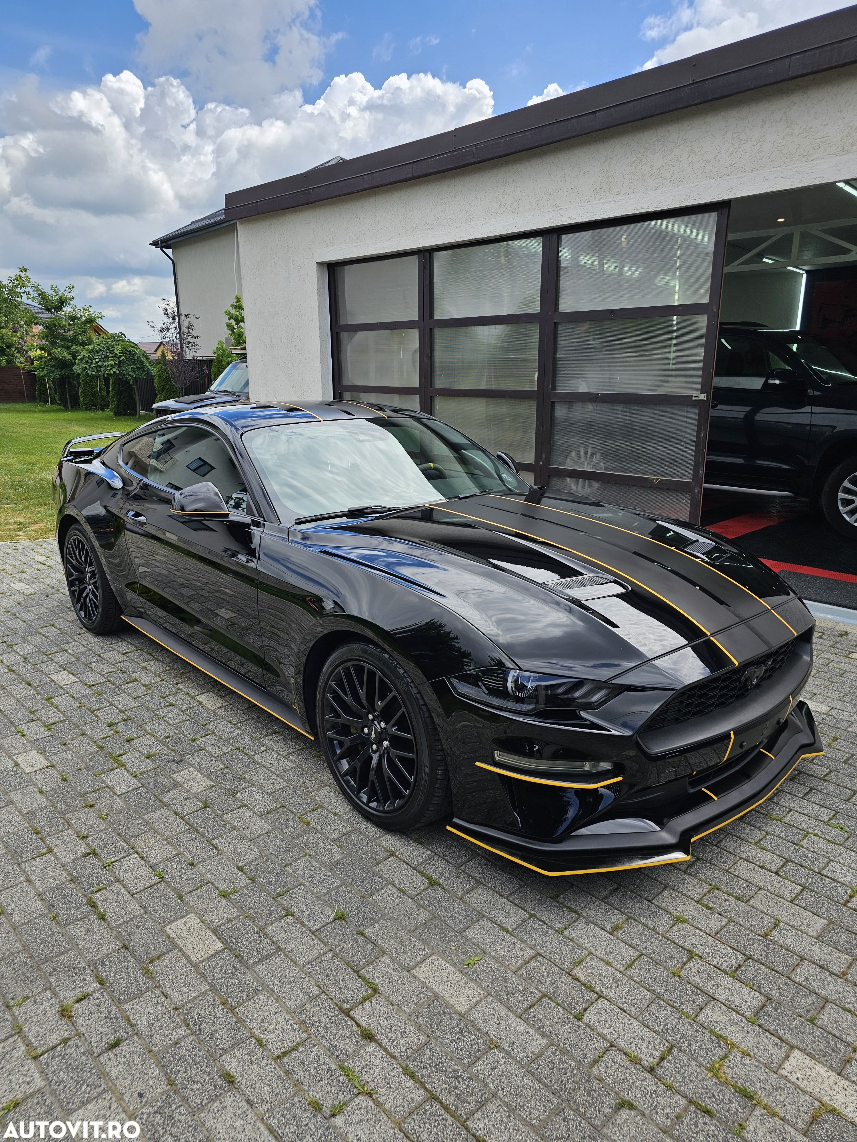 Ford Mustang - 1