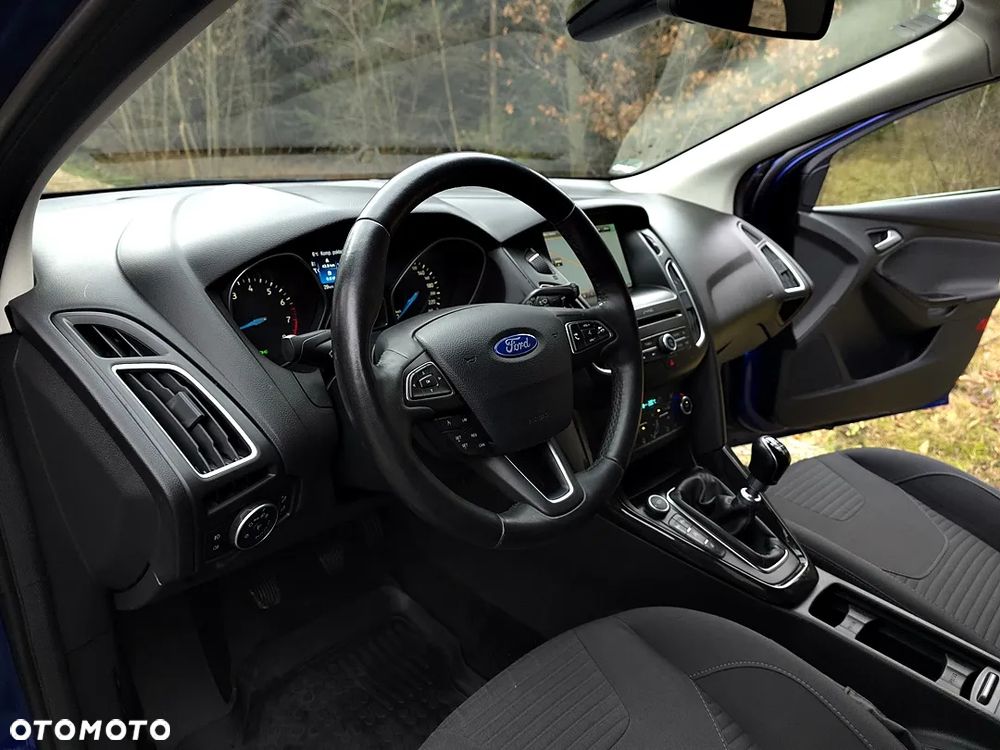 Ford Focus 1.0 EcoBoost Titanium - 24