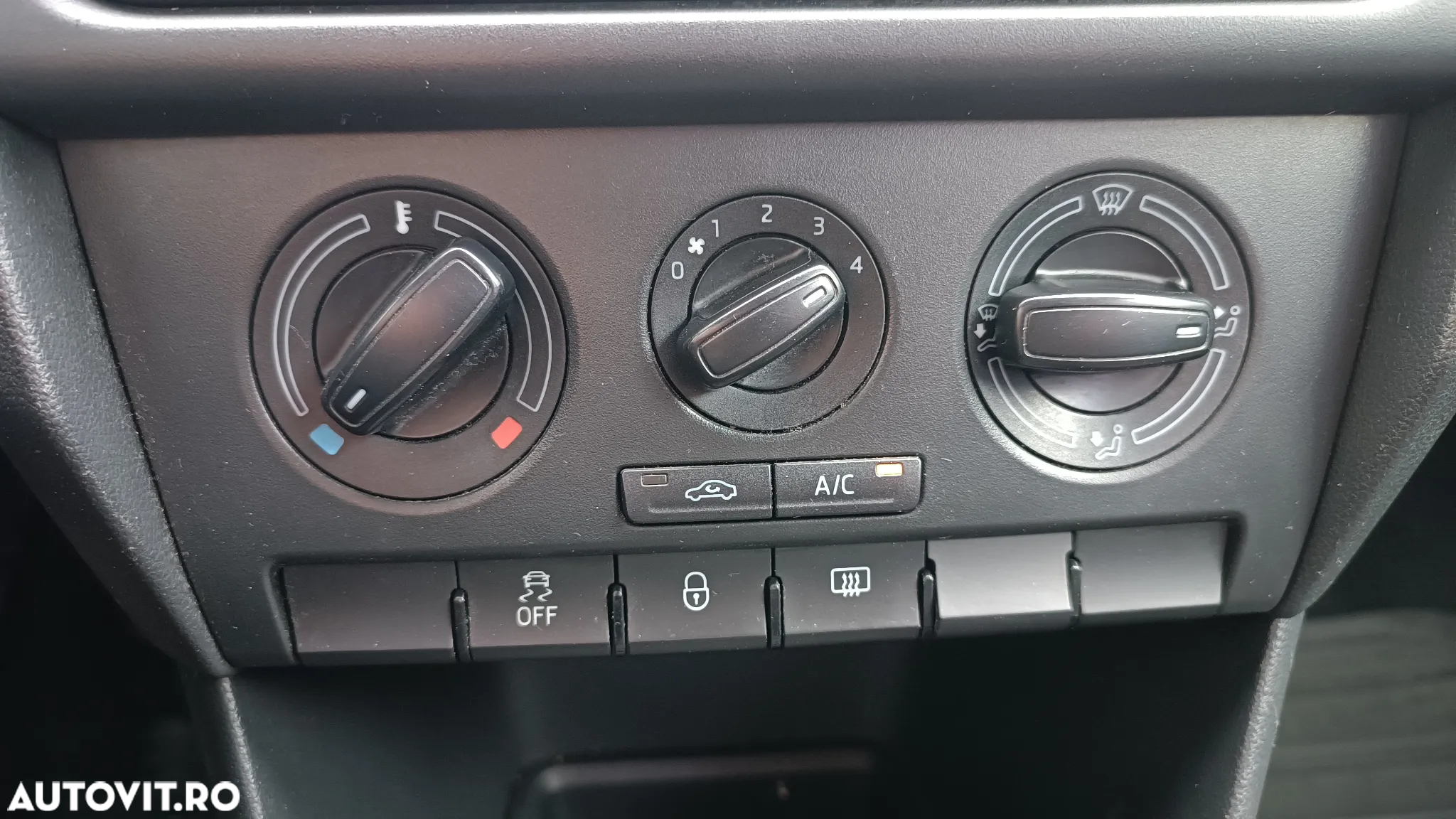 Skoda RAPID 1.6 TDI Ambition - 17