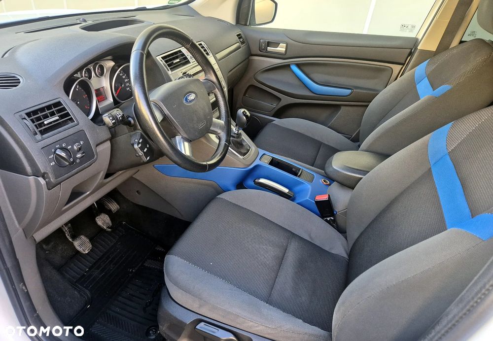 Ford Kuga 2.0 TDCi 2x4 Titanium - 8