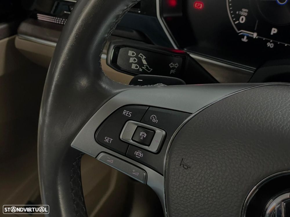 VW Touareg 3.0 TDI V6 Elegance Plus - 20