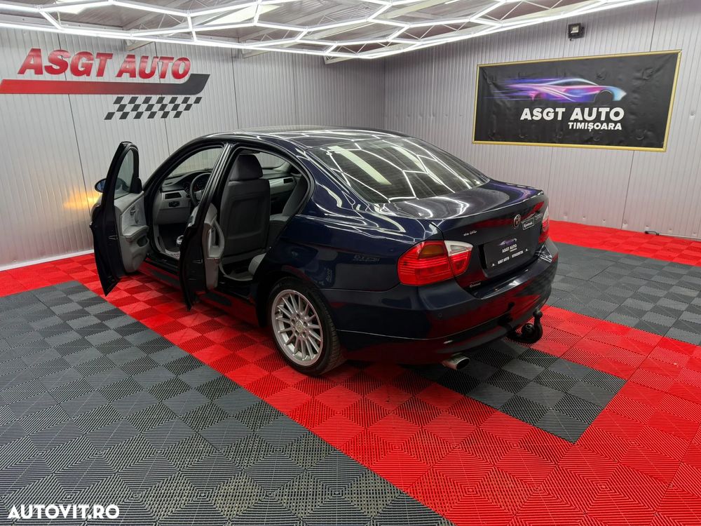 BMW Seria 3 318i Touring - 16