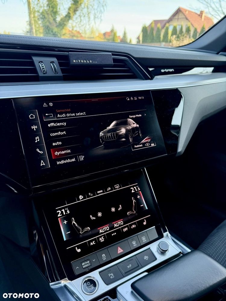 Audi Q8 Sportback e-tron - 11