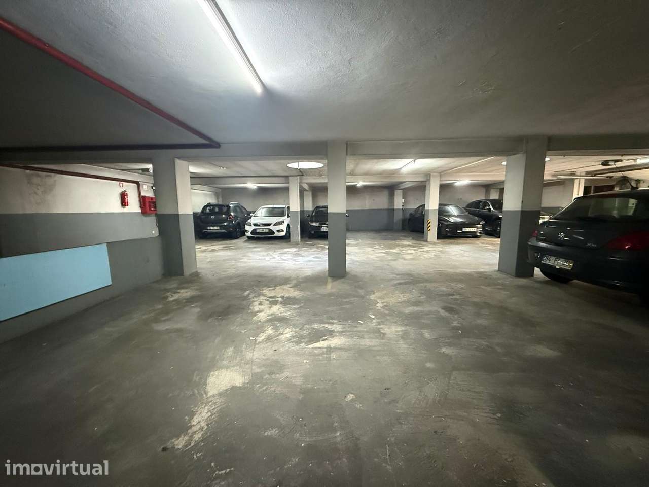 LUGAR de GARAGEM + ARRUMOS FECHADOS com 22,90 m² - Grande imagem: 4/22