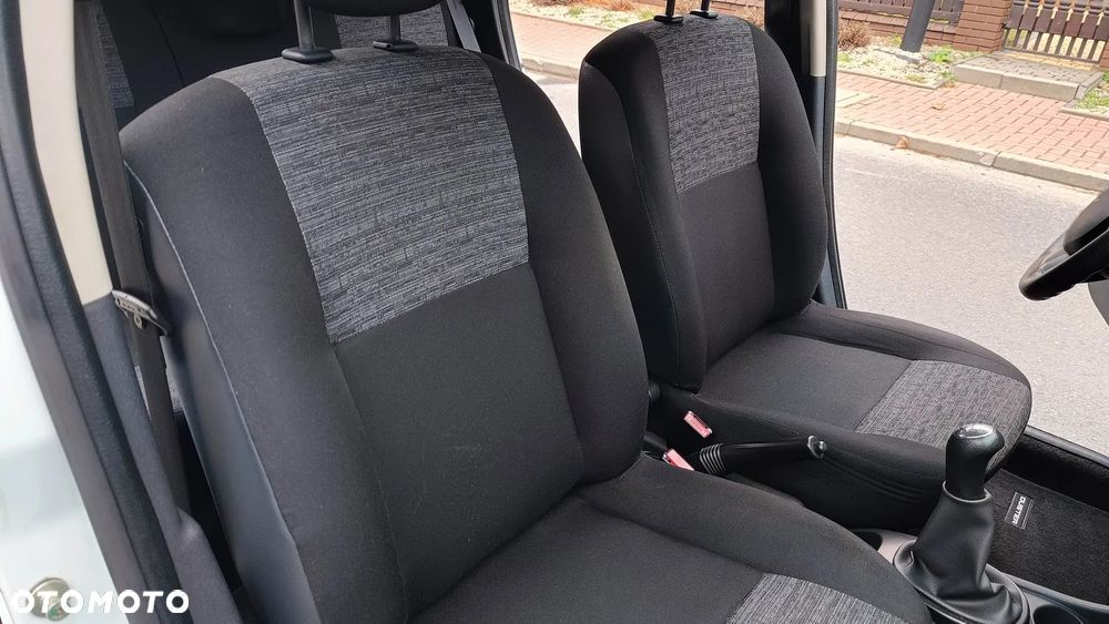 Dacia Duster 1.6 16V 4x2 - 21