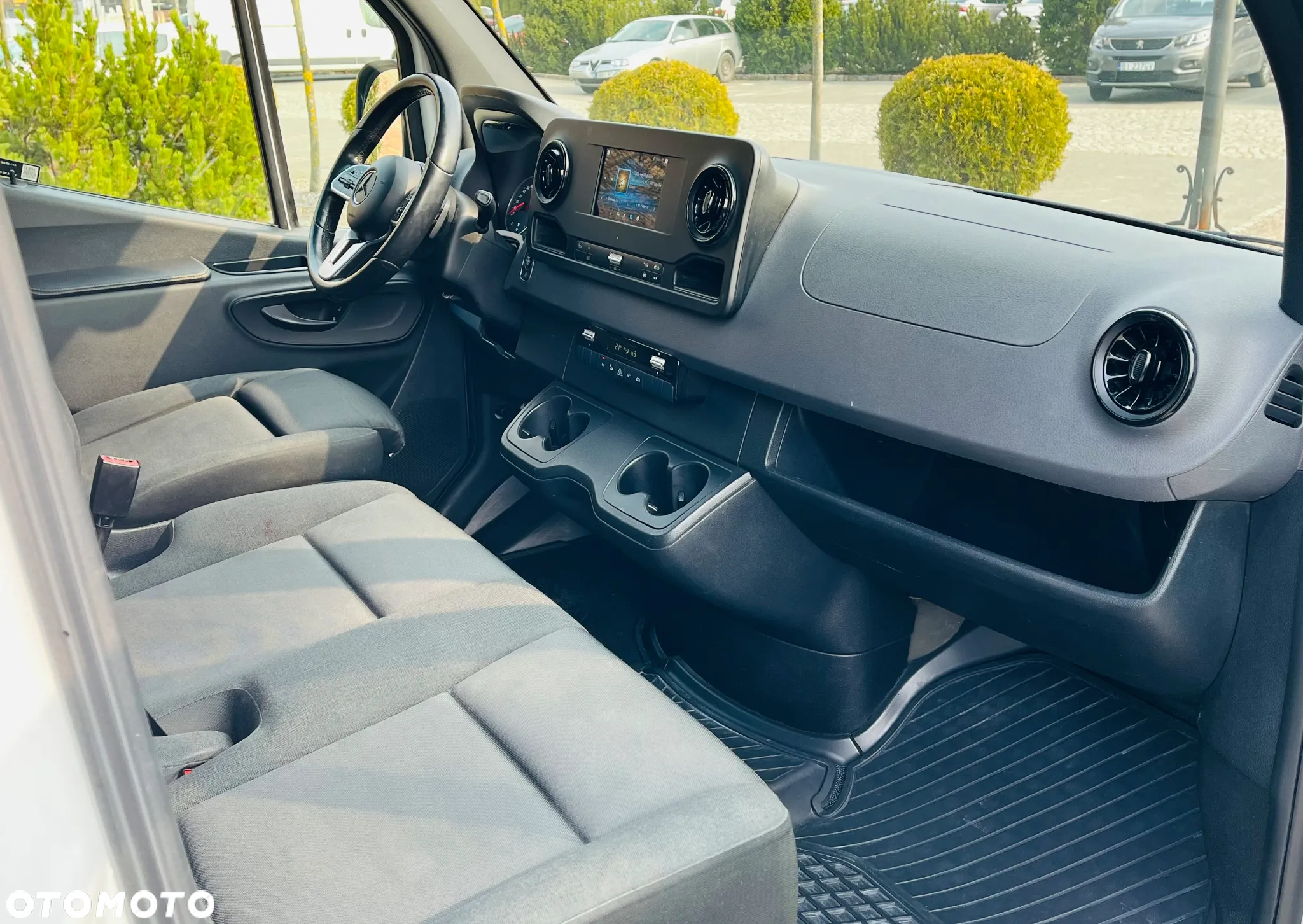Mercedes-Benz SPRINTER 319 V6 L3H2 - 16