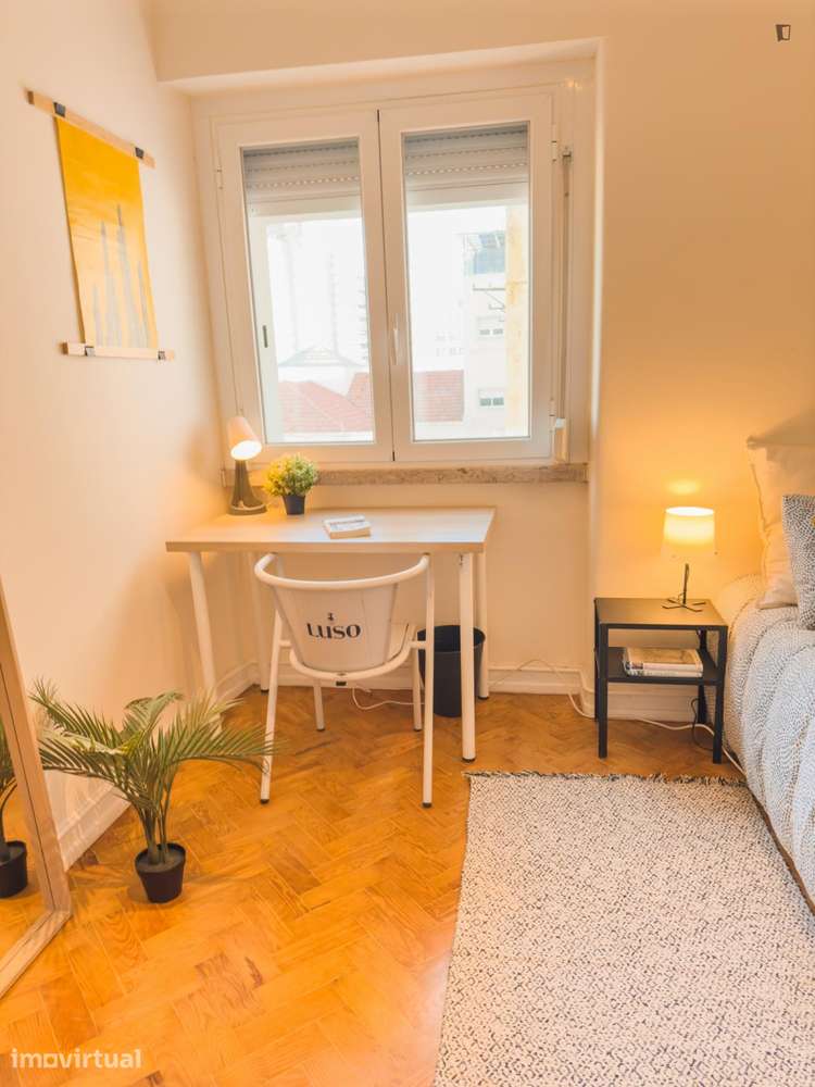 Quarto - localizado em Roma-Areeiro Lisbon - Grande imagem: 3/10