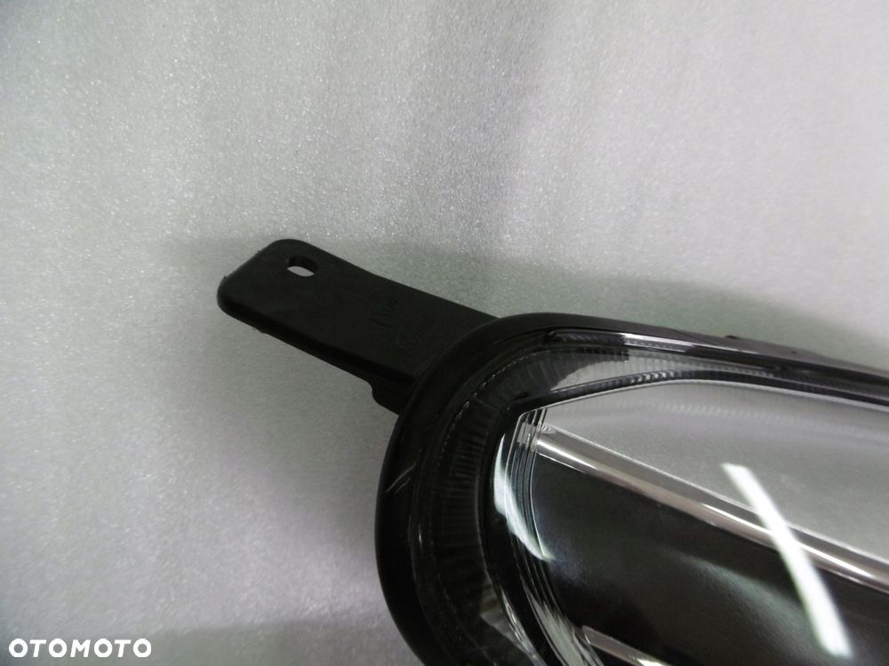 FORD FIESTA MK8 - lampa prawa - 2