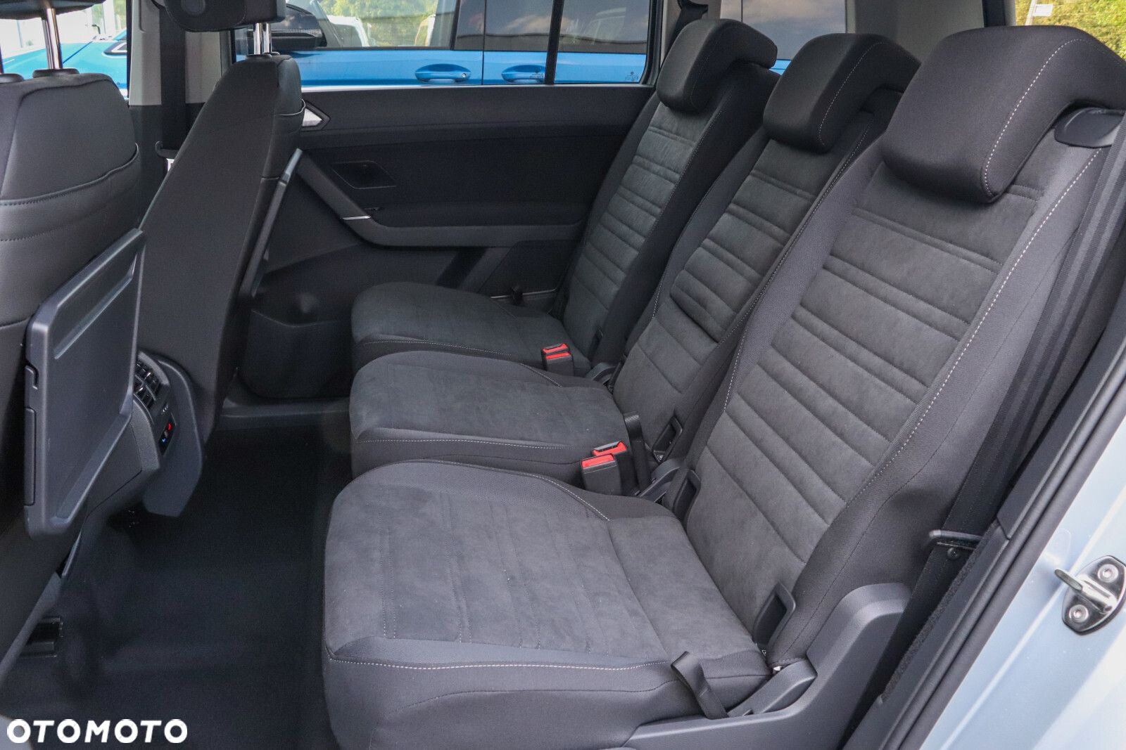 Volkswagen Touran - 11