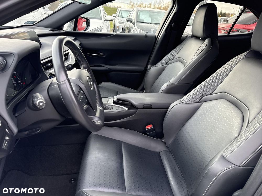 Lexus UX - 12