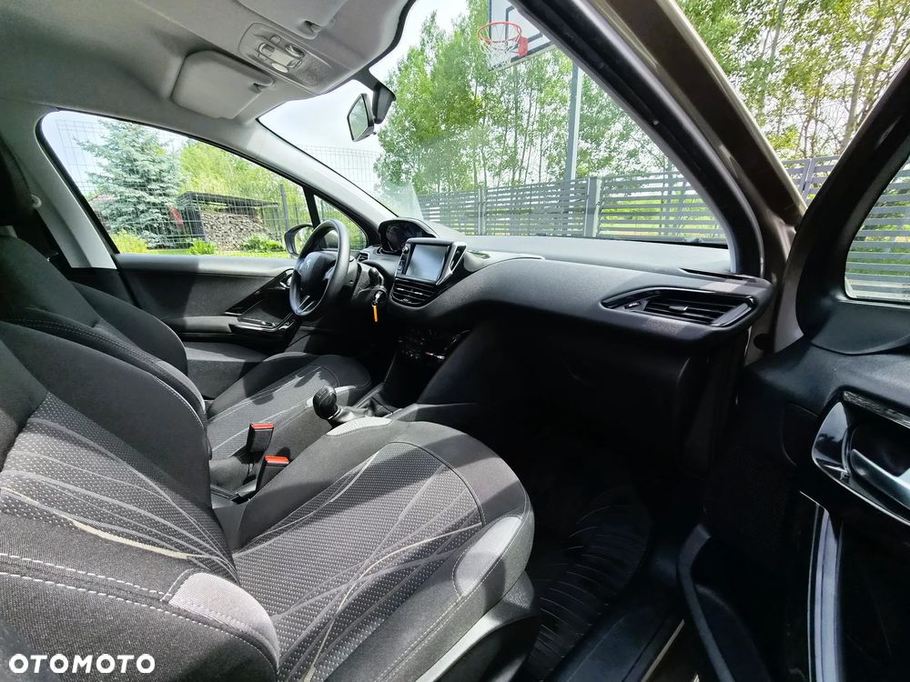 Peugeot 208 - 7