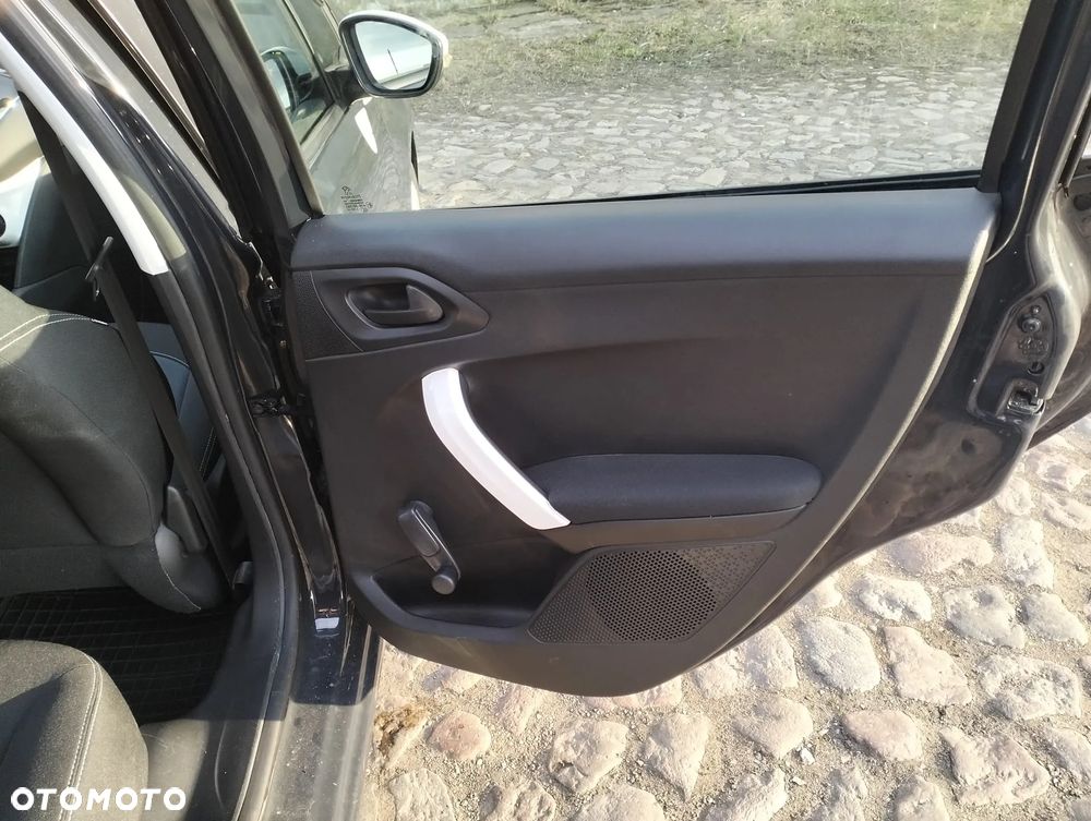 Peugeot 208 - 10