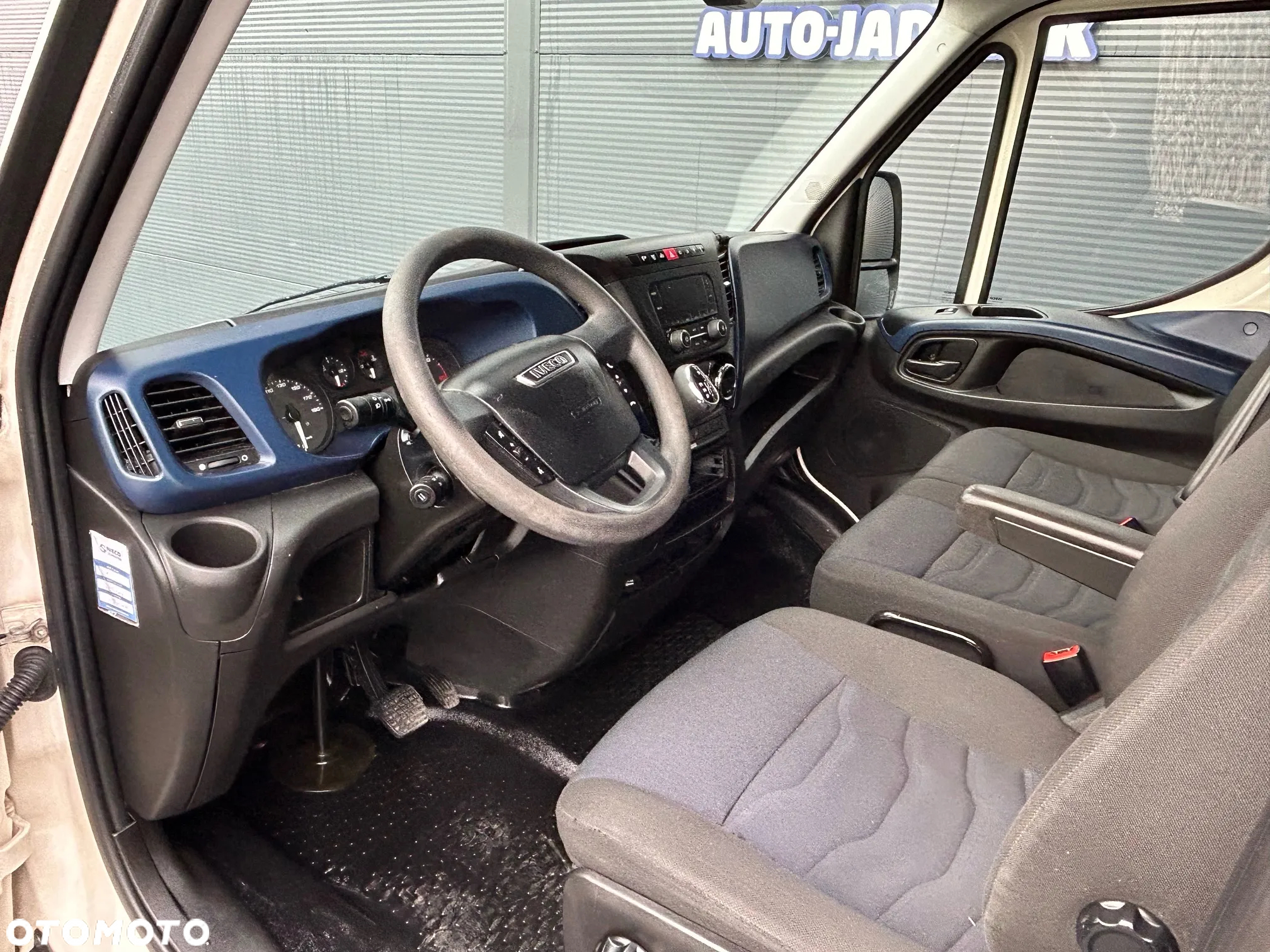Iveco Daily 35C18 40C18 3.0 HPI Hi-Matic Kontener 8 palet + winda 750kg + drzwi boczne **Climatronic**Sprowadzony**2019R** - 9