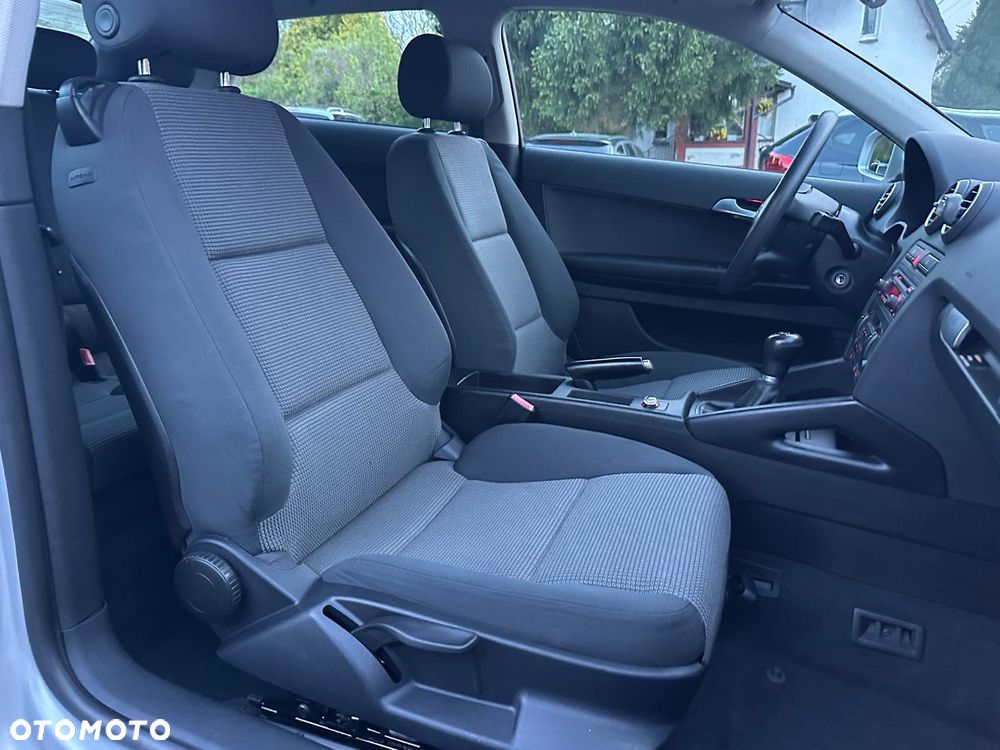 Audi A3 3-drzwiowe 1.6 Attraction - 22