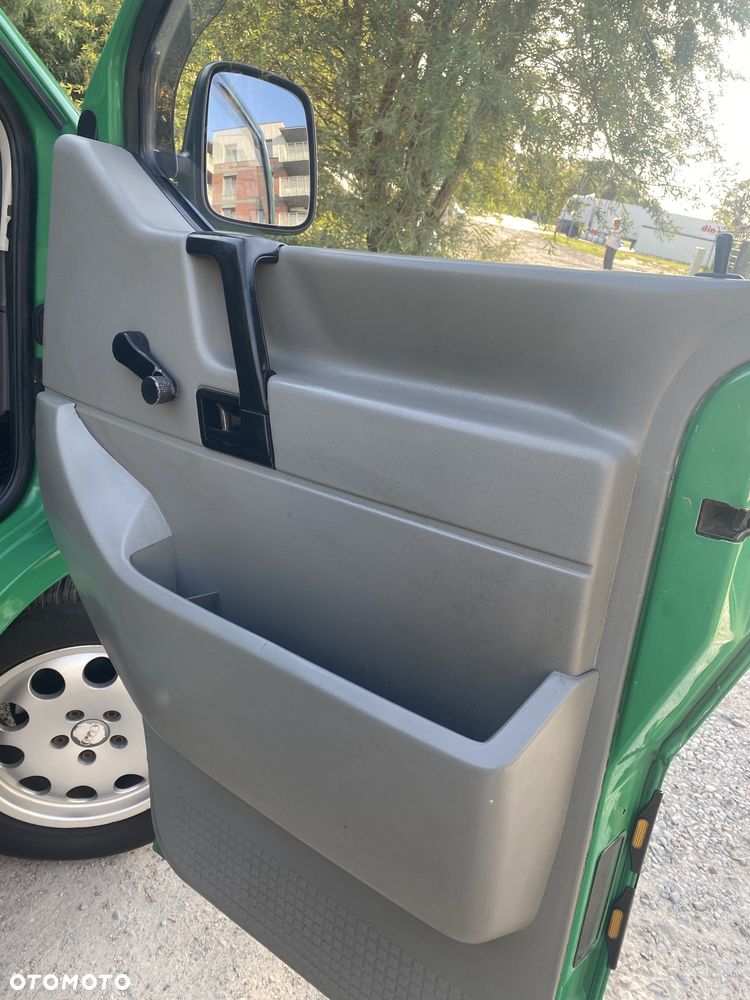 Volkswagen Transporter - 4