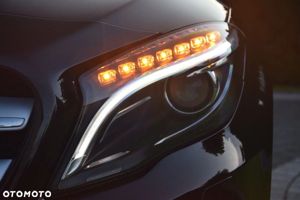 Mercedes-Benz GLA 200 7G-DCT Urban - 28