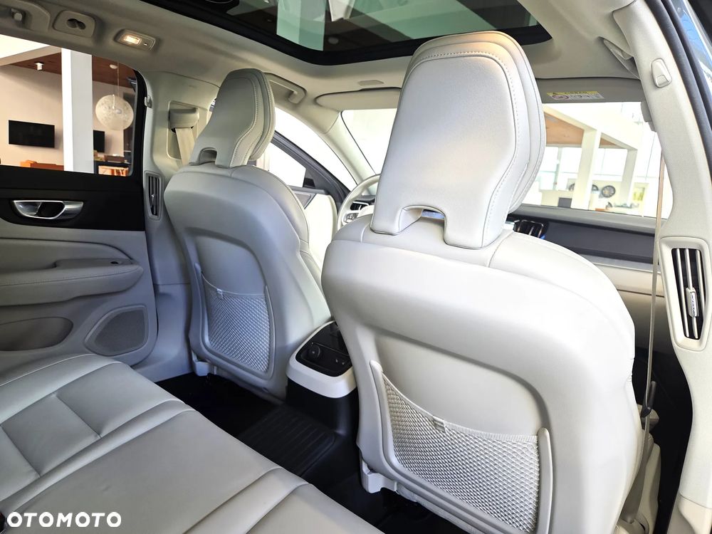 Volvo V60 T8 AWD Plug-In Hybrid Ultra Dark - 15