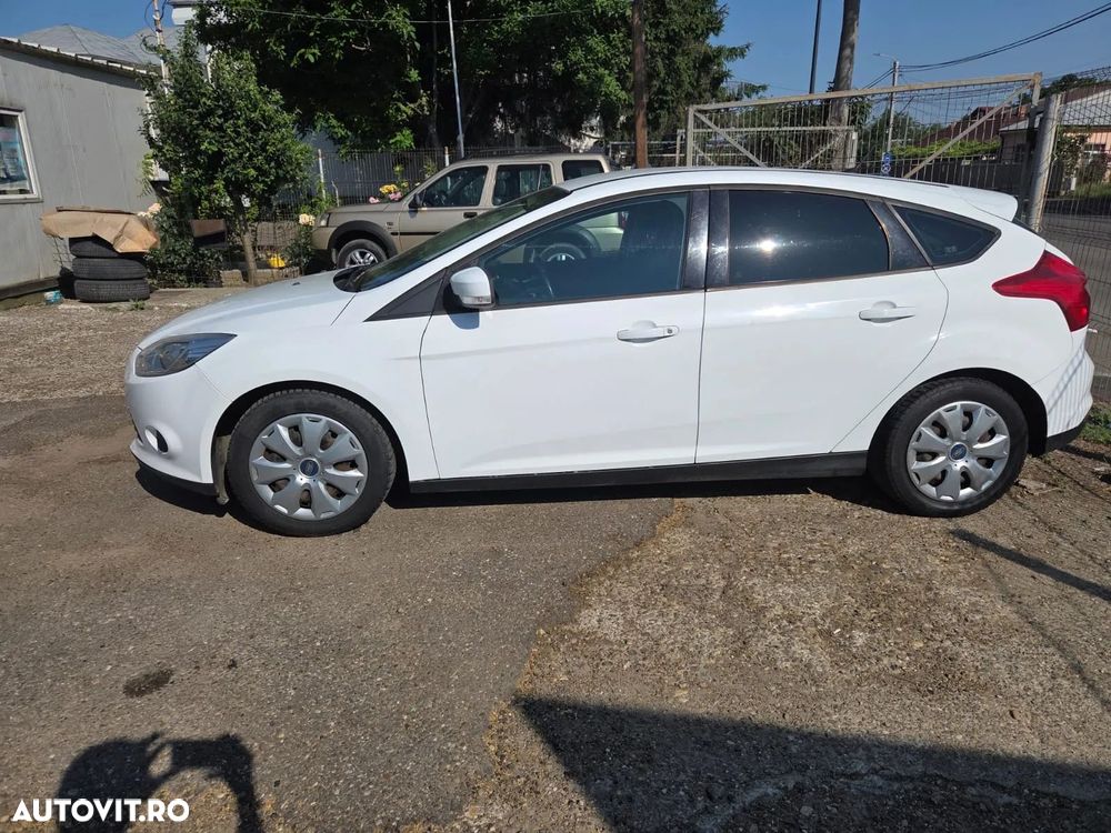 Ford Focus 1.6 TDCI DPF Ambiente - 2
