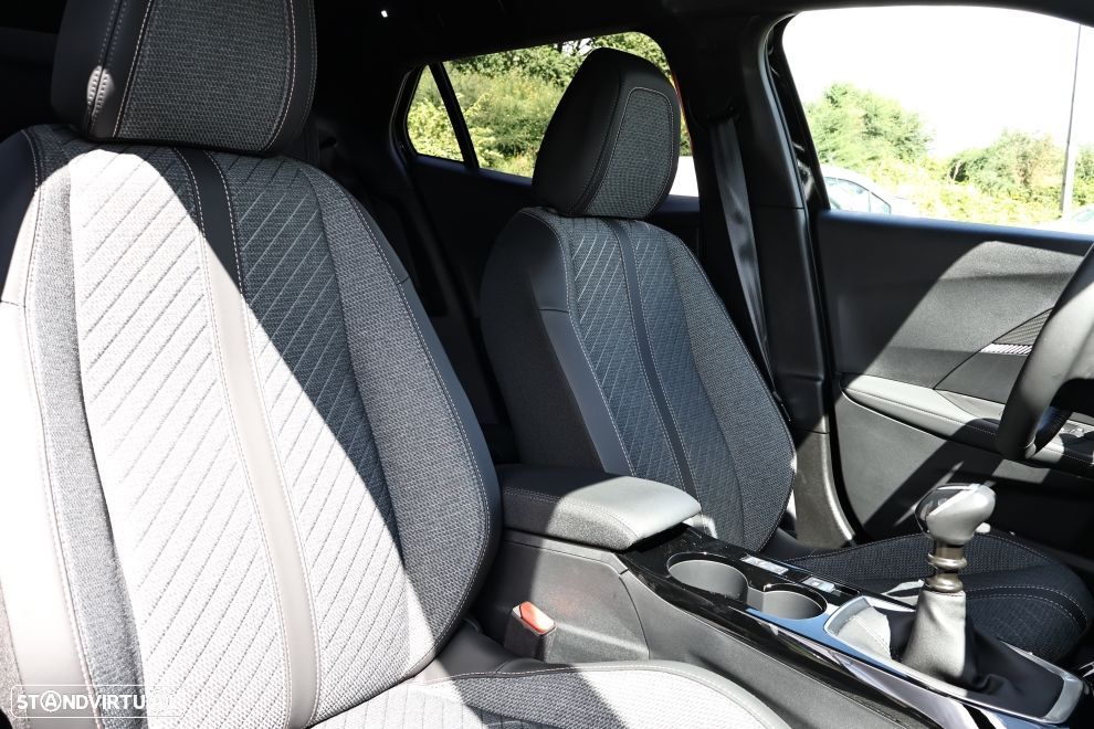 Peugeot 2008 1.2 Allure - 12