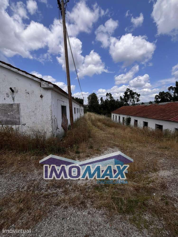Moradia + Pavilhões - Codeçoso, Celorico de Basto - Grande imagem: 5/11