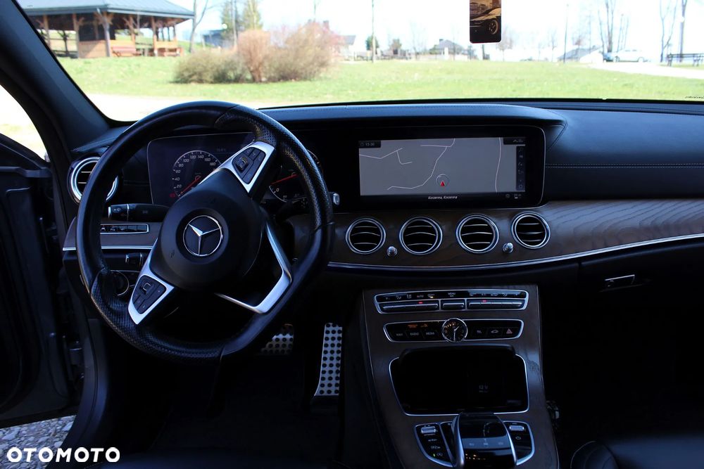 Mercedes-Benz Klasa E 400 4Matic 9G-TRONIC Exclusive - 12