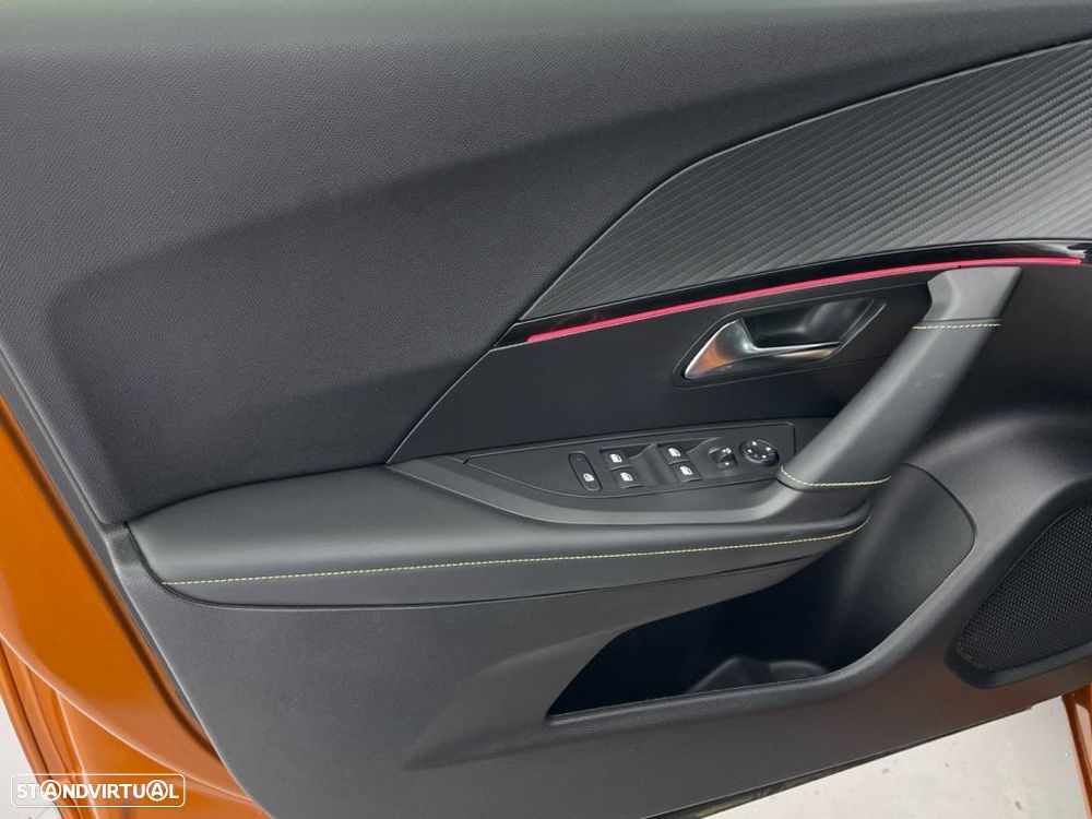 Peugeot e-2008 50 kWh GT - 17