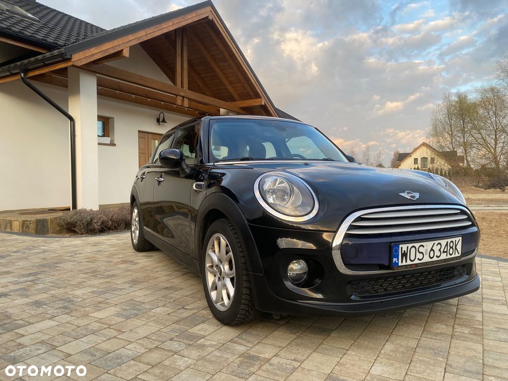 MINI Cooper Essential Trim - 3