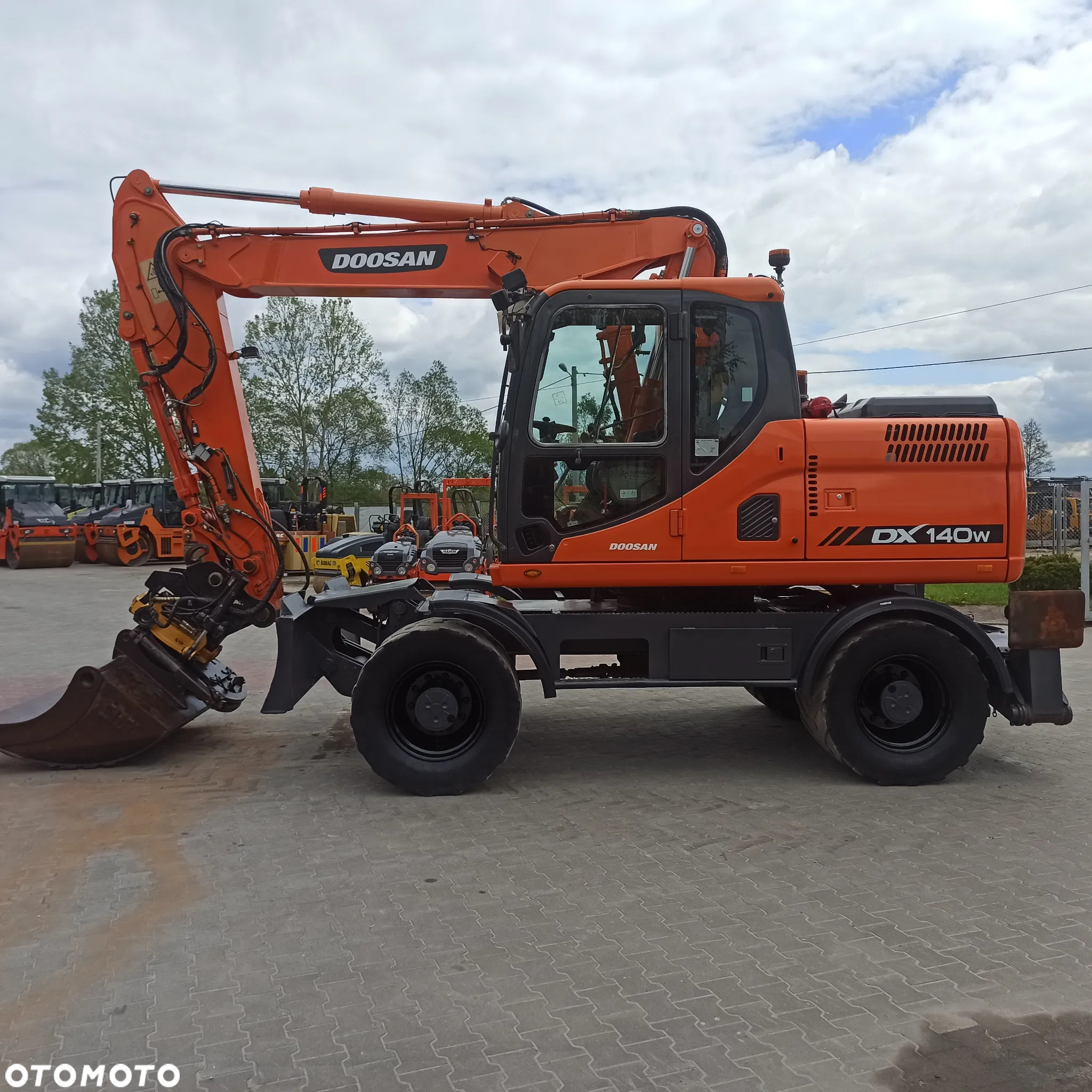 Doosan DX 140 W - 2