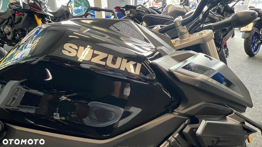 Suzuki GSX - 12