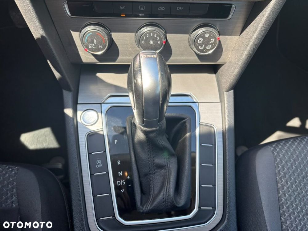 Volkswagen Passat Variant 1.6 TDI SCR DSG Trendline - 8