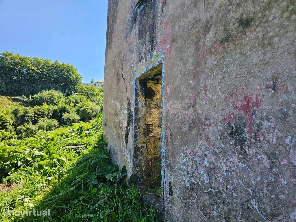 Terreno com ruina e vista mar- Remédios da Bretanha em S. Miguel - Grande imagem: 3/19