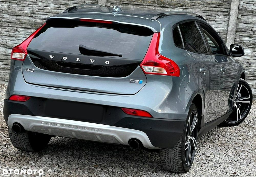 Volvo V40 Cross Country - 17