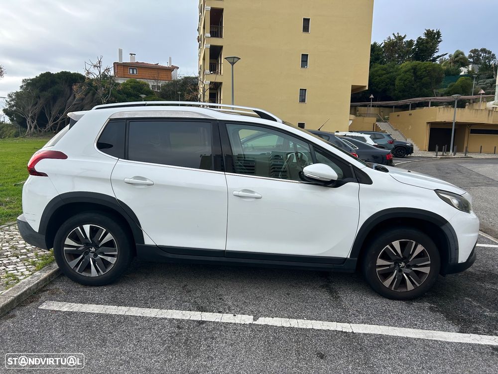Peugeot 2008 1.2 PureTech Allure - 3