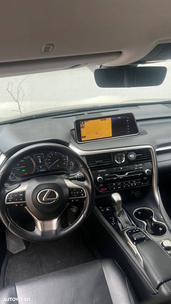 Lexus Seria RX - 7