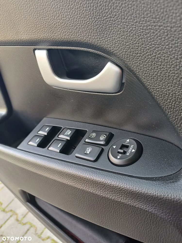 Kia Sportage 1.7 CRDI 2WD ISG Dream-Team Edition - 13