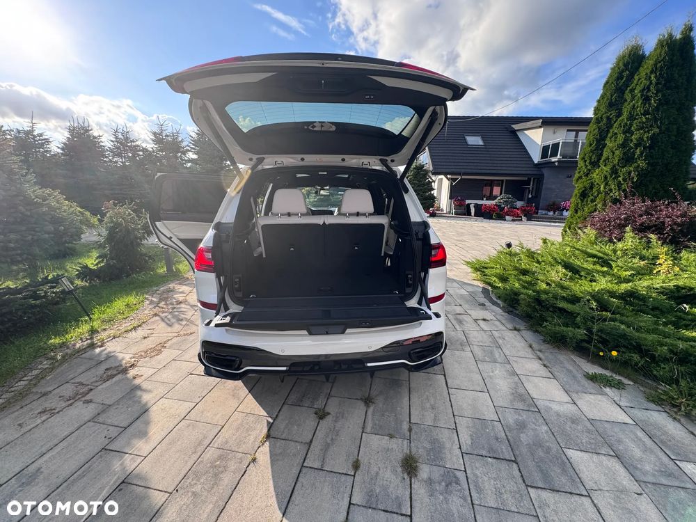 BMW X7 M50i sport - 27