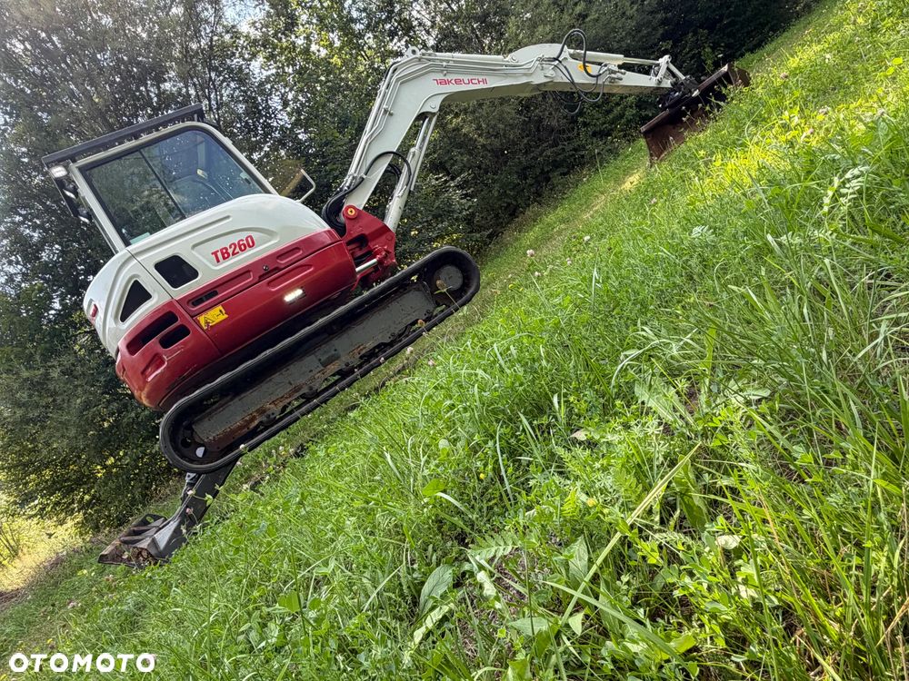 Takeuchi TB 260 Japońska Koparka Gąsienicowa 6 ton. Szybka maszyna i potężna moc. jak Nowa z Salonu 2020 rok. Niski Przebieg-2800mtg. KLIMATYZACJA. Nagłośnienie. Łyżka skarpowa oraz kopiąca. Szybko-złącze hydrauliczne. Yanmar silnik 4 cylindry! Maszyna z Norwegii. ani deka luzów i wycieków! OKAZJA Linia Hydr podwójna. Plus .Długie ramię PLUS. Oświetlenie LED dodatkowe. Zamki na tłokach. Wielka Okazja! Pełne sterowanie z dżojstików!! Aktualna DEKRA! - 27