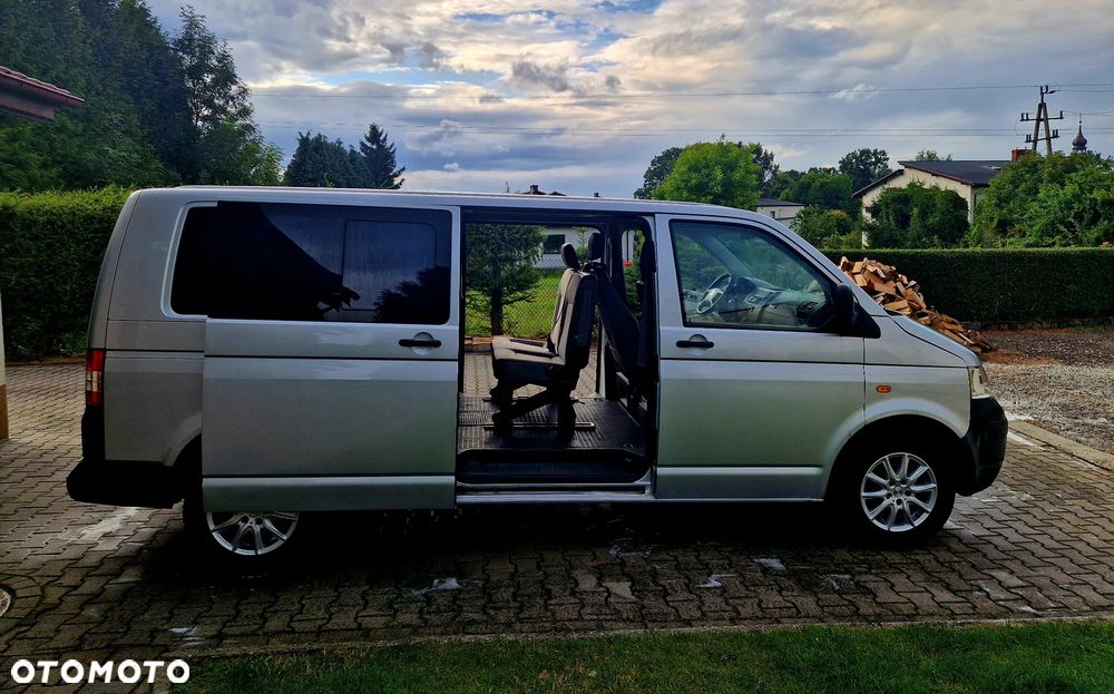 Volkswagen Caravelle - 1