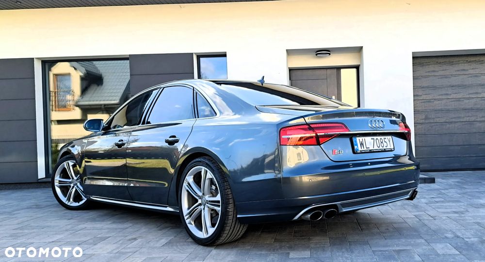 Audi S8 - 36