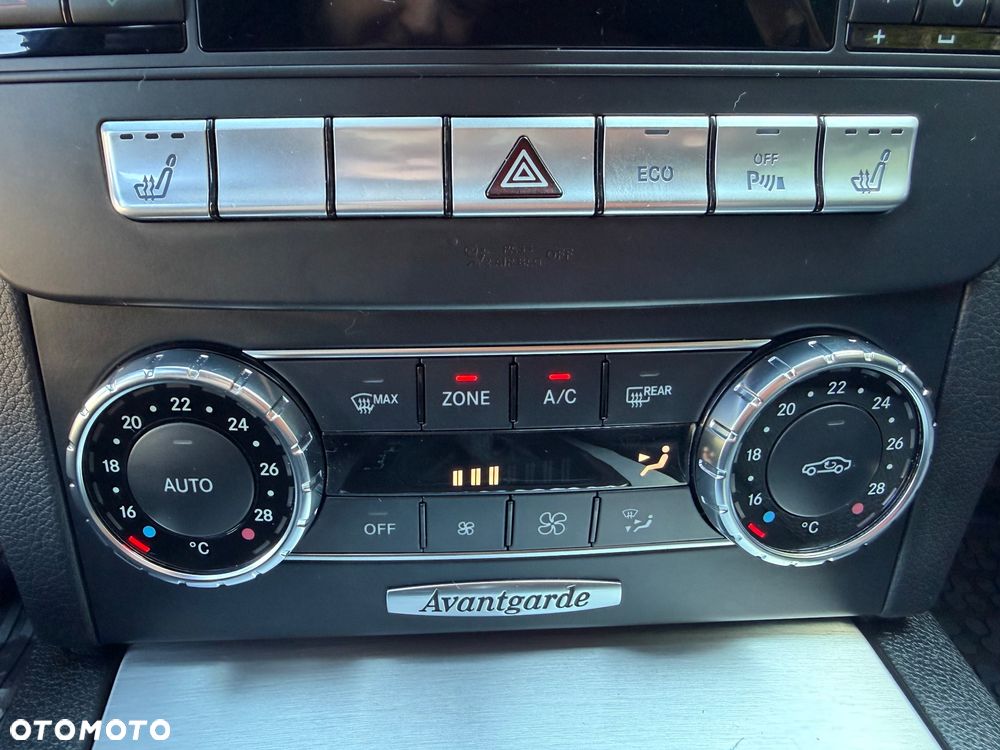 Mercedes-Benz Klasa C 180 CGI Automatik BlueEFFICIENCY Avantgarde - 16