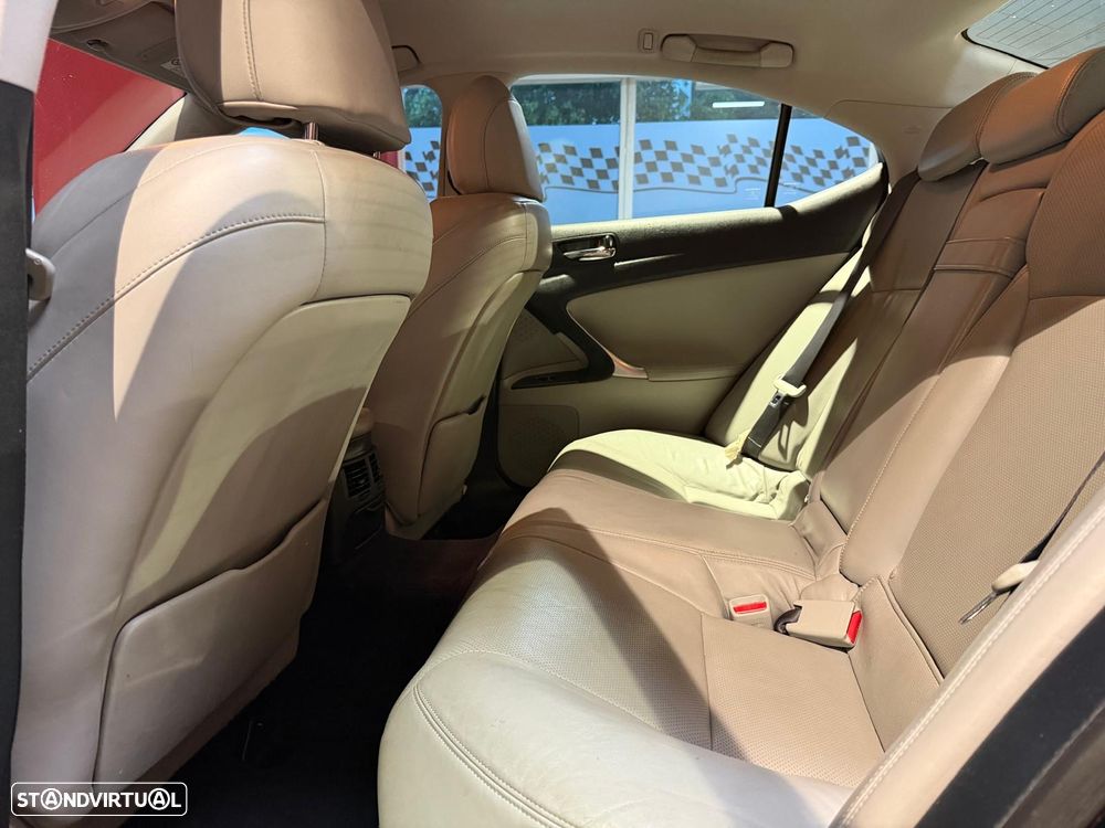 Lexus IS 220 d Luxury Line - 11