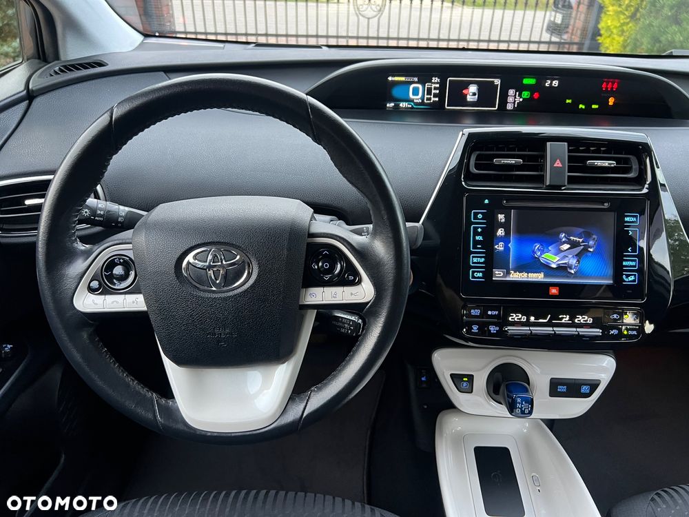 Toyota Prius ver-1-8-hybrid-executive - 27