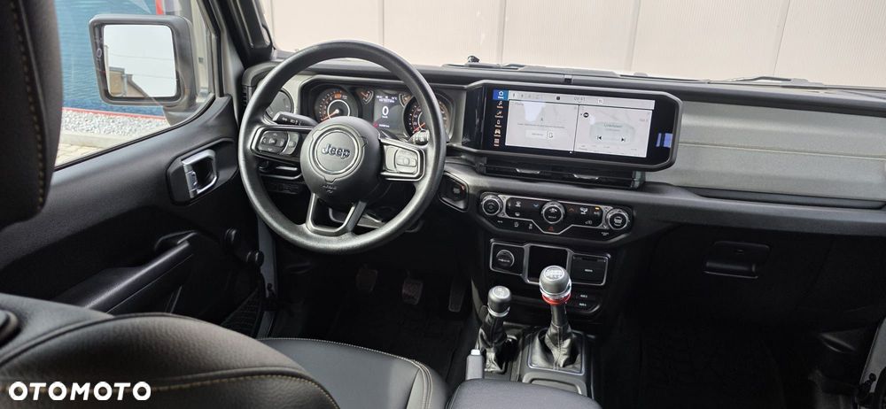 Jeep Wrangler - 10