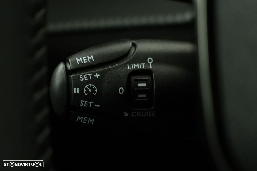 Peugeot 2008 1.2 PureTech Allure - 18