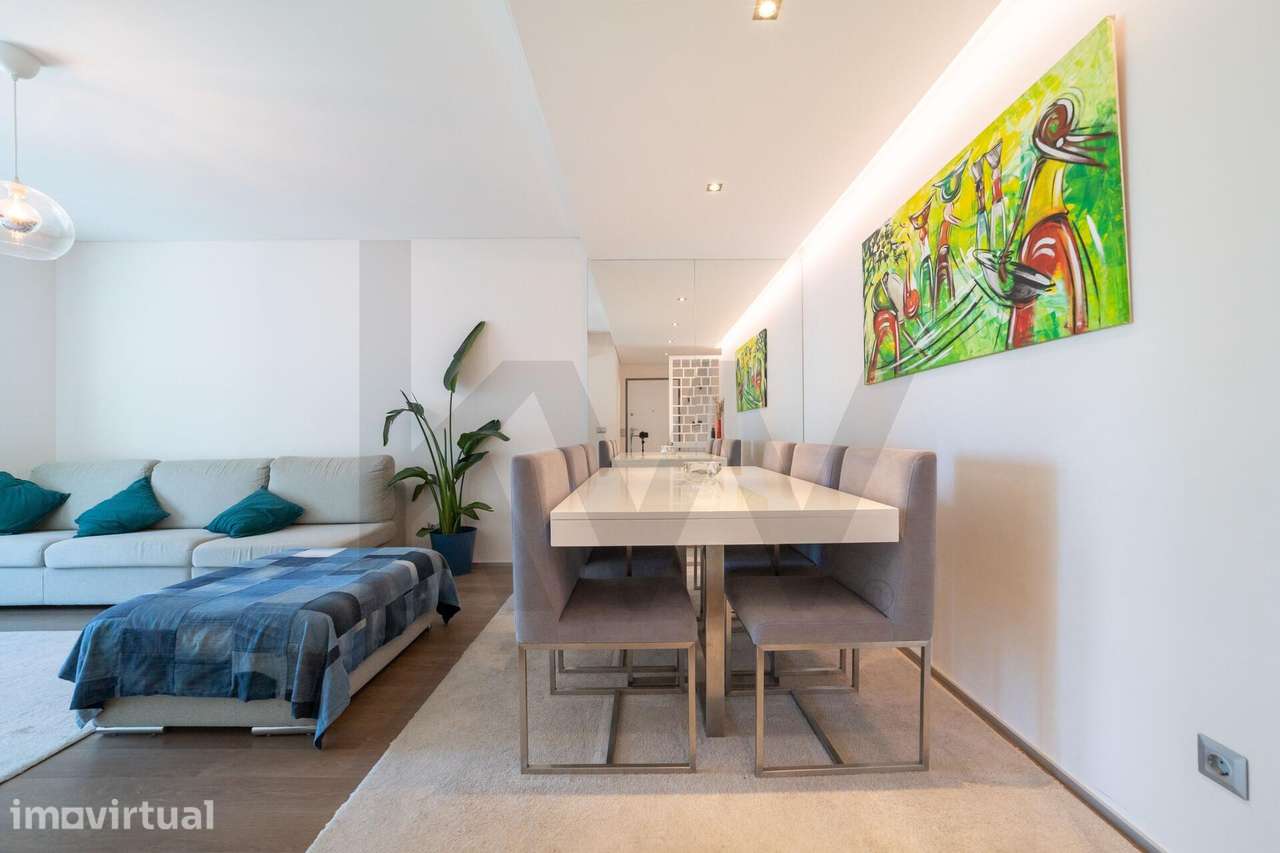 Apartamento T2 c/ 2 WCs, Lugar de Garagem e Arrecadação – Restelo - Grande imagem: 2/25